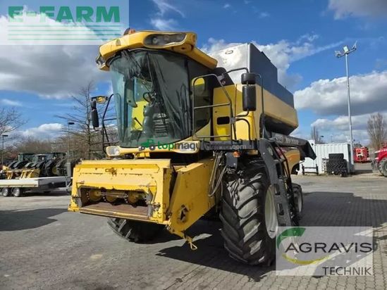 Cosechadora de Cereal - New Holland - cs 640