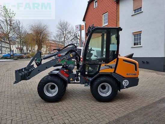 Minicargadora - Giant - g 2700 hd mit kabine und euro aufnamhe