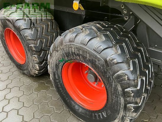Empacadora gigant - Claas - quadrant 5300 fc + krassort sc 180