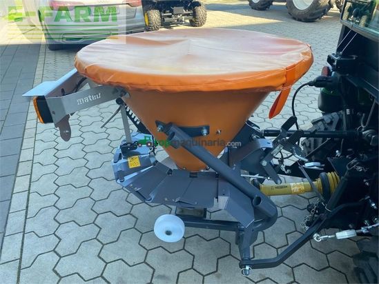 Tractor agrícola - John Deere - 1026r + matev schneeschild + salzstreuer