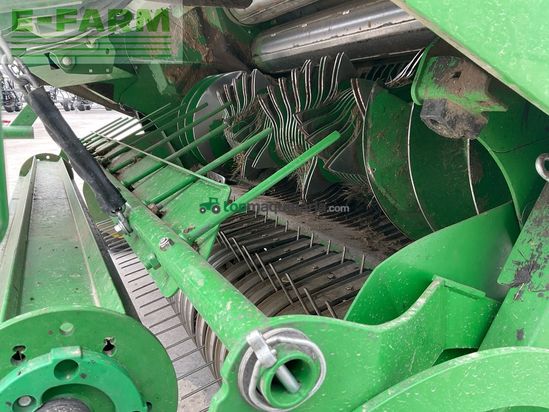 Empacadora gigant - John Deere - V461R