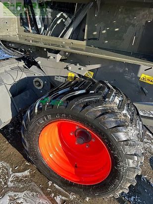 Empacadora gigant - Claas - variant 585 rc