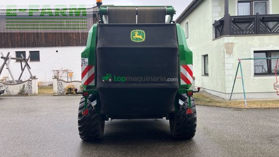 Empacadora gigant - John Deere - V461R