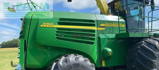 Cosechadora de Cereal - John Deere - 7700