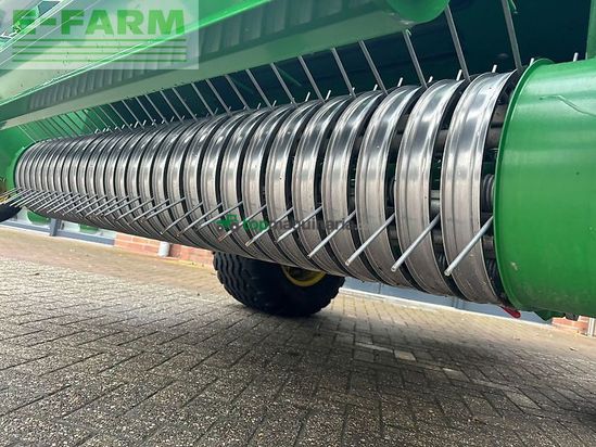 Empacadora gigant - John Deere - v461m