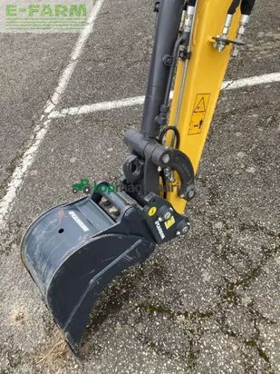Excavadora - New Holland - e 25 d
