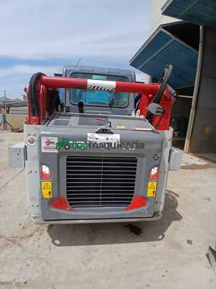 CARGADORA COMPACTA DE  ORUGAS  - TL10 TAKEUCHI 