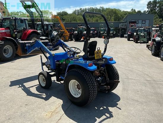 Tractor agrícola - New Holland - tc27d compact tractor (st27187)