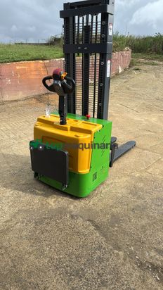 APILADOR ELÉCTRICO 2.000 KG – ELEVACIÓN 3 METROS