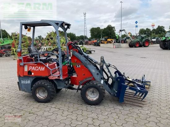 Minicargadora -  - 2025