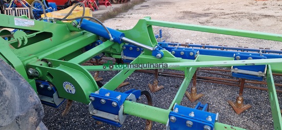 Cultivador - 23 brazos con rodillo y rastra 