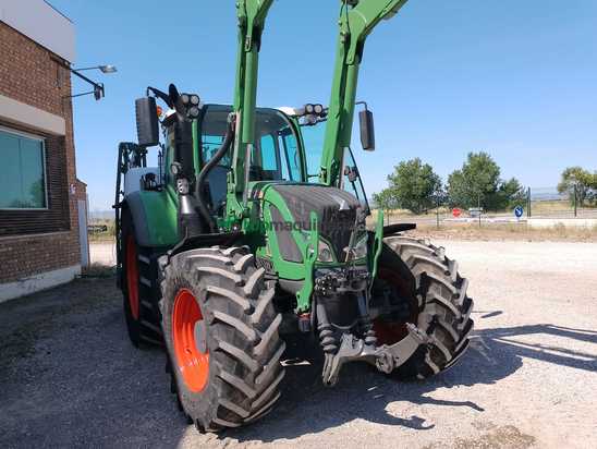 Tractor agrícola - Fendt  724 VARIO PROFI PLUS CON PALA FENDT CARGO 