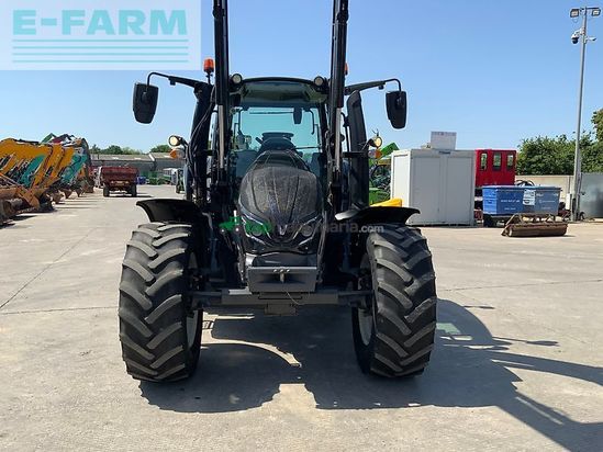 Tractor agrícola - Valtra - g135 tractor (st26103)