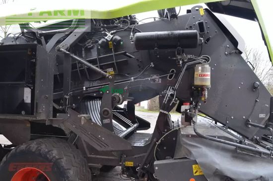 Empacadora gigant - Claas - quadrant 5300 evolution fc tan