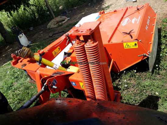 Segadora acondicionada - Kuhn - FC 202 R