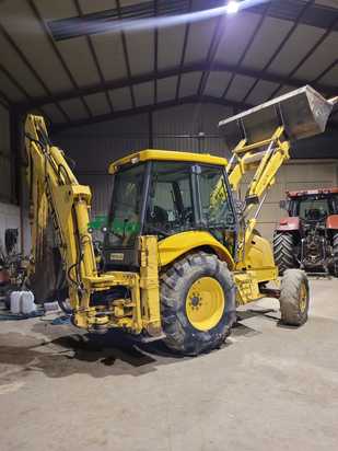 Retroexcavadora New Holland NH95