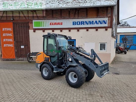 Minicargadora - Giant - g 2700 hd mit kabine und euro aufnamhe