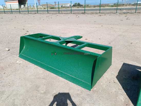 Trajilla con enganche de lanza