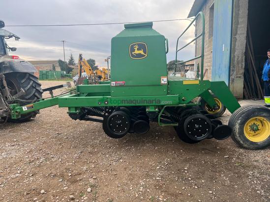Sembradora  John Deere 1590 de 3 metros