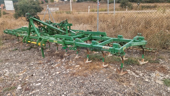 Cultivador - 25 brazos con rastra 