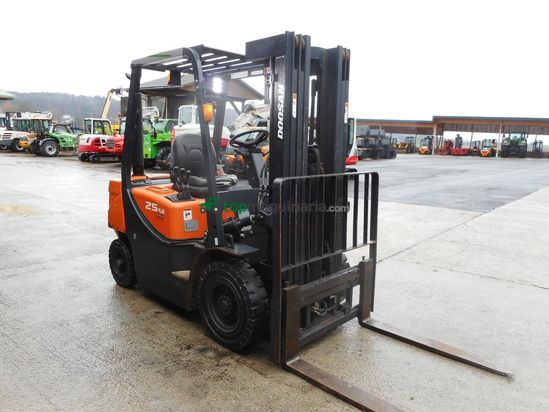 Elevadora - Doosan - g25gp diesel triplex 4,7m + ss ( bj. 2020 )