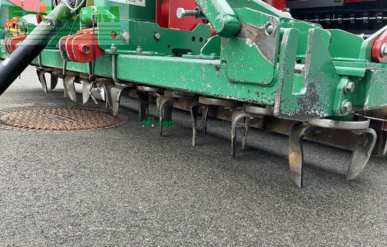 Grada rotativa - Regent - Orbit- M 3000 und Vitasem 300 Drillmaschine