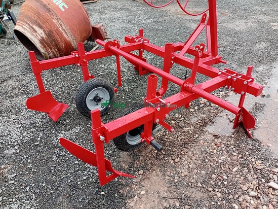 MAQUINA PARA PONER PLASTICO Y GOTEO. 