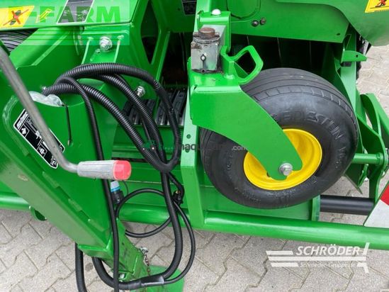 Empacadora gigant - John Deere - v 461 m