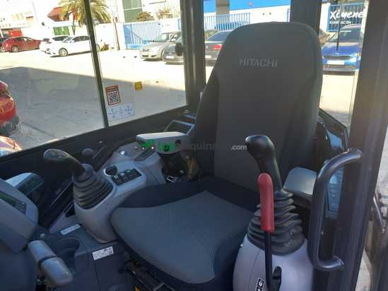 Miniexcavadora HITACHI ZX33U-6