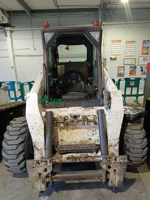CARGADORA COMPACTA CON RUEDAS - A300 BOBCAT