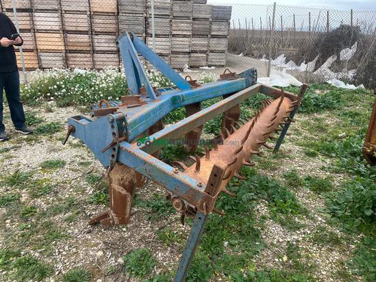 Topos subsolador artesanal de 5 patas con rulo