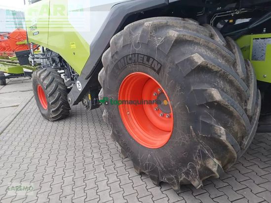 Cosechadora de Cereal - Claas - trion 750 montana + v 770