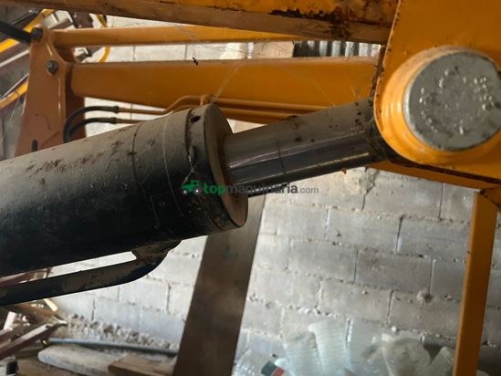 Pala tenías B4 serie 200 con cazo sobre elevado 