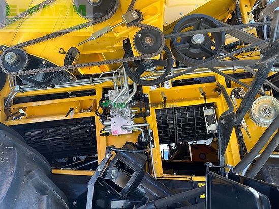 Cosechadora de Cereal - New Holland - cr 8.90