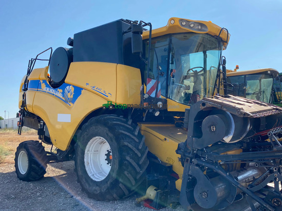 Cosechadora de Cereal - New Holland - CX5090 SL LATERALE