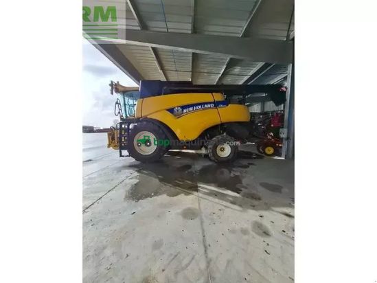 Cosechadora de Cereal - New Holland - cr9070