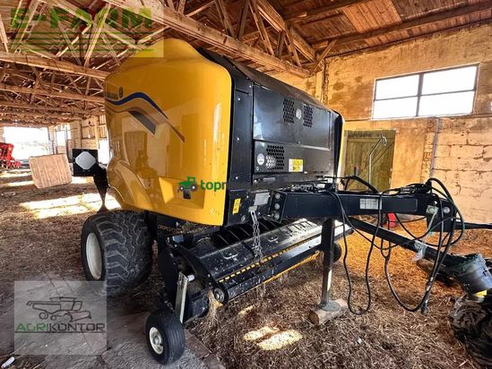 Empacadora gigant - New Holland - br 6090 / roll-bar 125