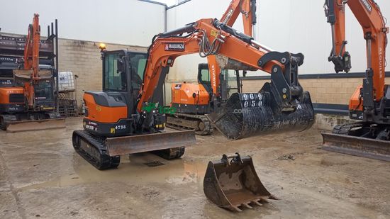 Miniexcavadora DEVELON DX50Z-7