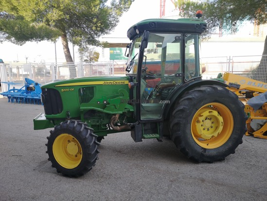 Tractor agrícola - John Deere - 5100 GF con pala