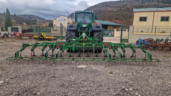 Cultivador - 25 brazos con rastra 