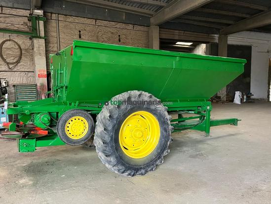 Abonadora arrastrada Rimasa 7000 kgs