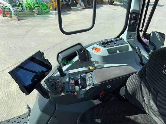 Tractor agrícola - Valtra - t235 versu tractor (st25946)