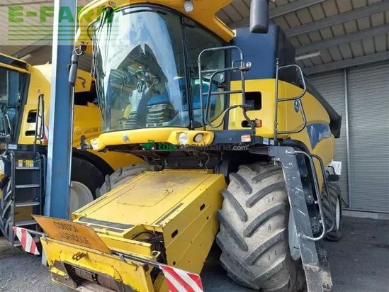 Cosechadora de Cereal - New Holland - cr9060