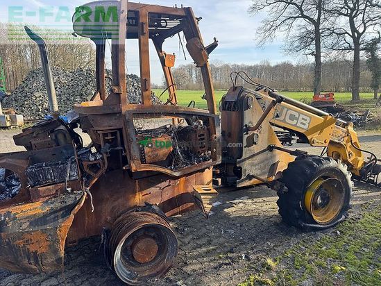 Minicargadora - JCB - tm 220 brandschaden