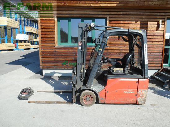 Elevadora - Linde - e16-01 triplex + ss ( batt. 12/2018 )