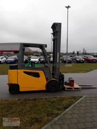 Elevadora - Jungheinrich - efgs 30 s