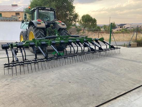 CULTIVADOR SEMICHISEL DE 23 BRAZOS ELASTOMEROS DE 35X35 EN 2 FILAS