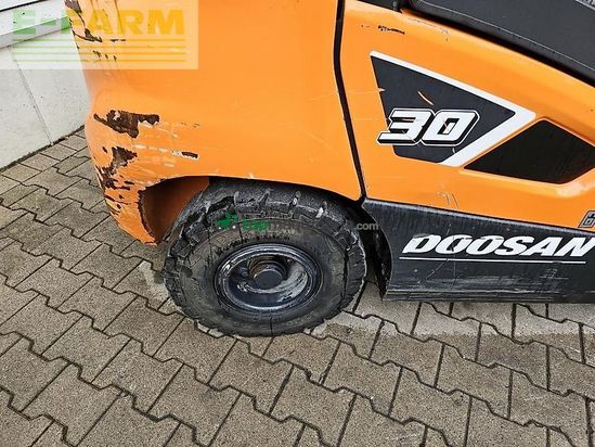 Elevadora - Doosan - d30s-9