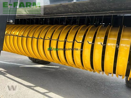 Empacadora gigant - New Holland - roll bar 125