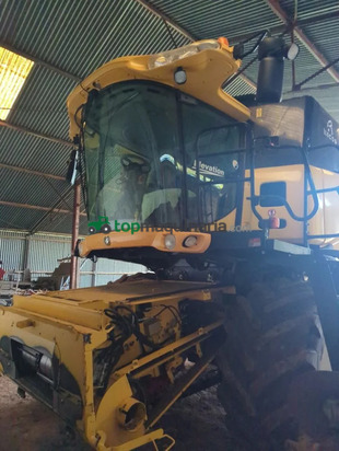 Cosechadora de Cereal - New Holland - CR9060
